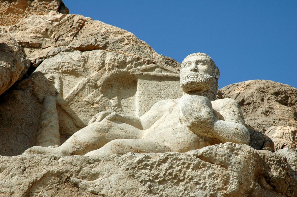 Statue of Hercules, Bisotoun. Iran by Nicola e Pina Iran 2008