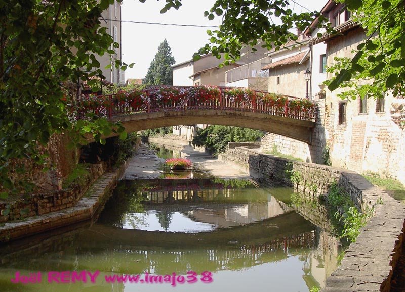 Un des nombreux ponts et passerelles de Châtillon by Joël REMY www.imajo3…