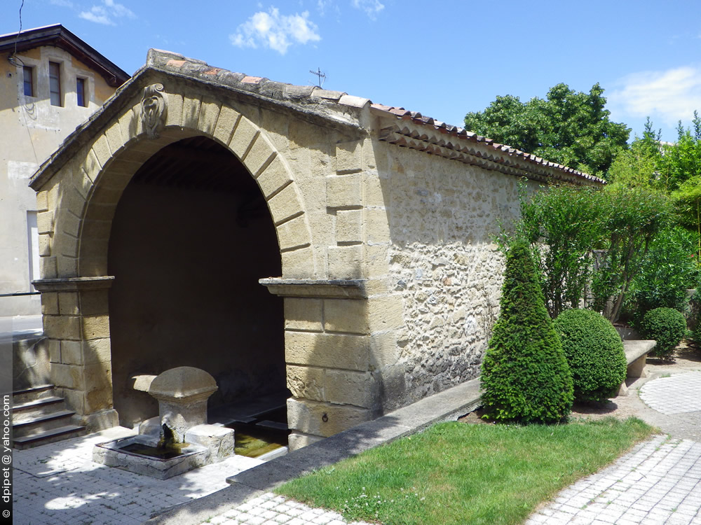 Le lavoir de Rognes by Domoramio