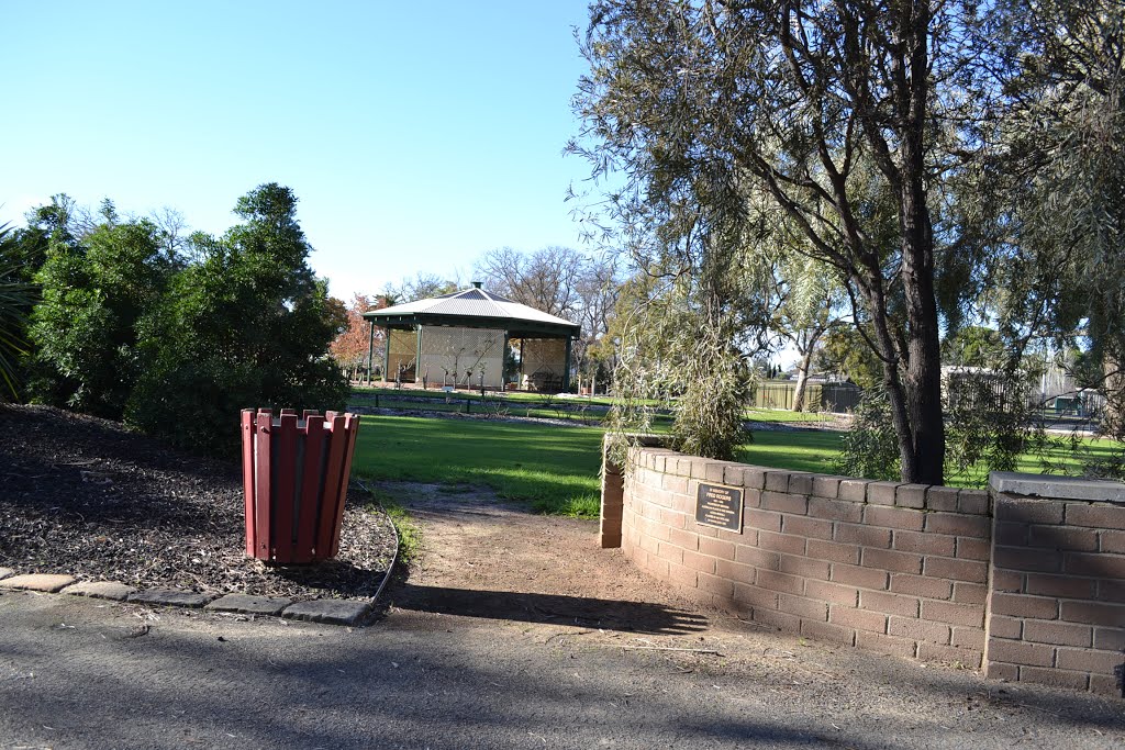 Looking south to gazebo by Phaedrus Fleurieu