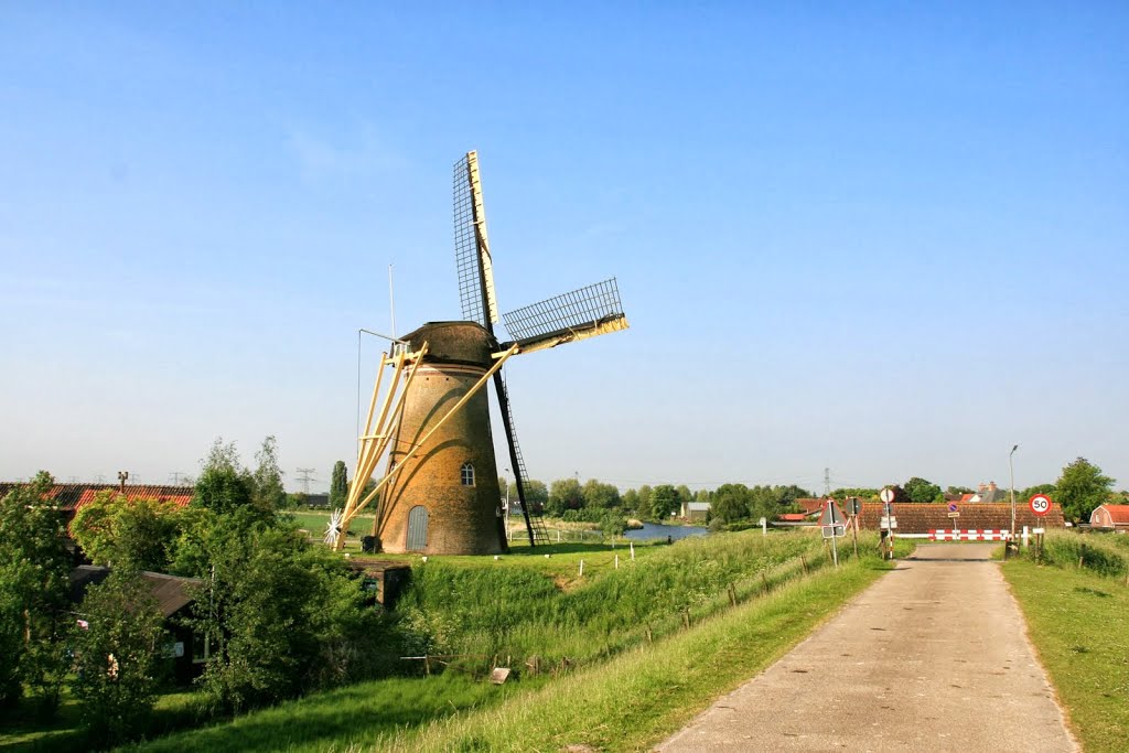 Puttershoek - Molendijk 2 : Molen "De Lelie" by Scholte