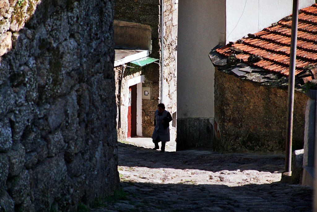 Rua das Lages by Daniel Monteiro Pere…