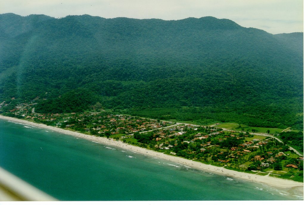 Foto aérea da Praia de Guaecá São Sebastião- SP by Bruno Rocha