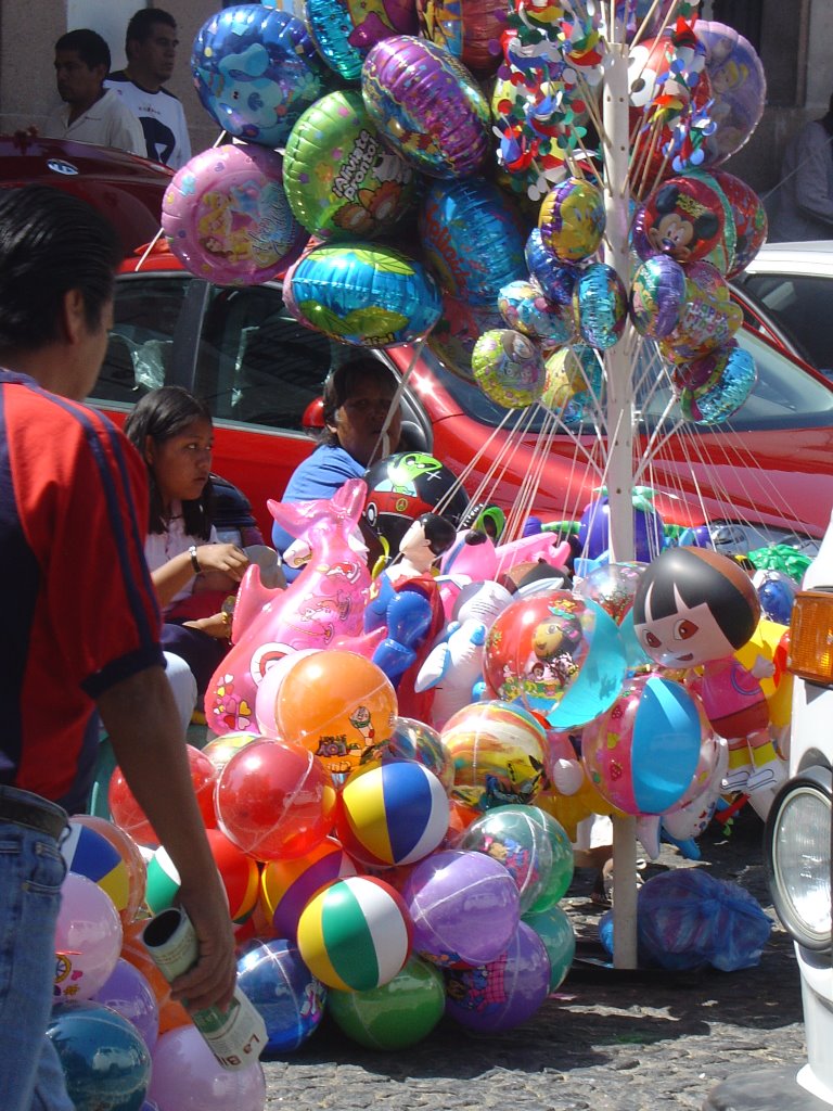 Vendiendo globos by Elías Zamora