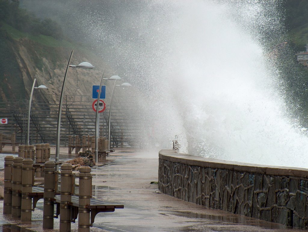 Les belles vagues by raphael Rollier