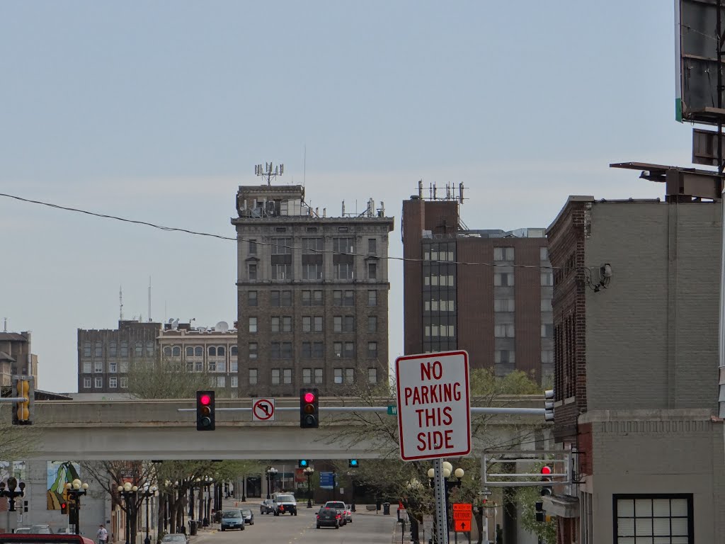 Waterloo IA by Gino Vivi