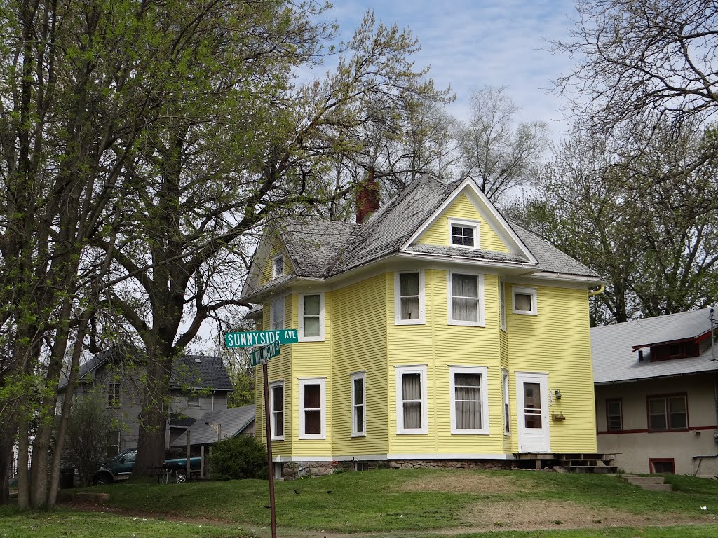 House in Waterloo IA by Gino Vivi