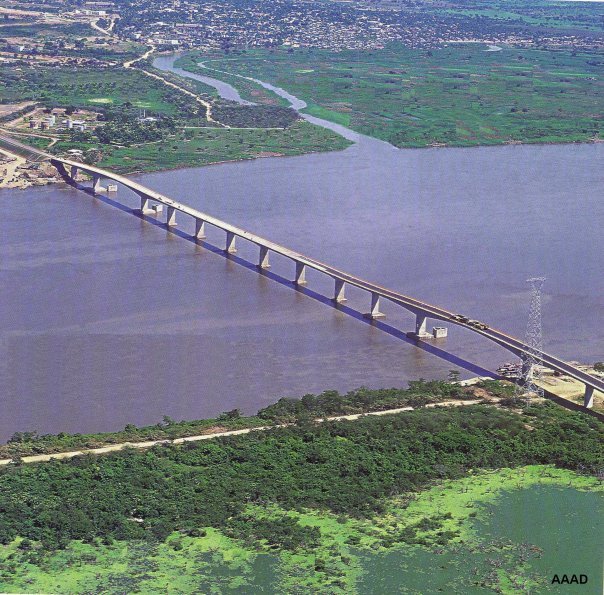 El puente y Plato desde el aire by Alvaro Esparragoza Mejía