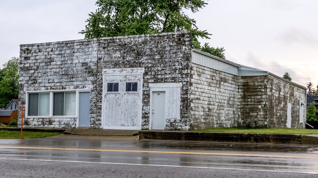 Old service garage by D200DX