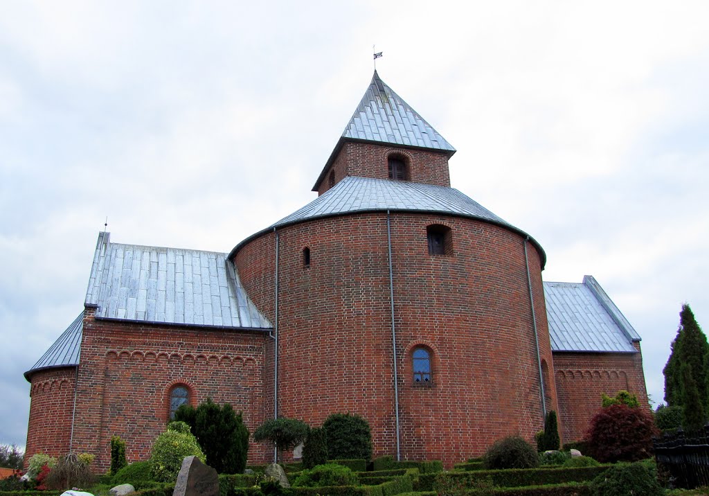 Thorsager Rundkirke by picotuna