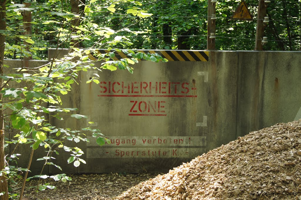 Sicherheits Zone - Zugang verboten by Veitinger