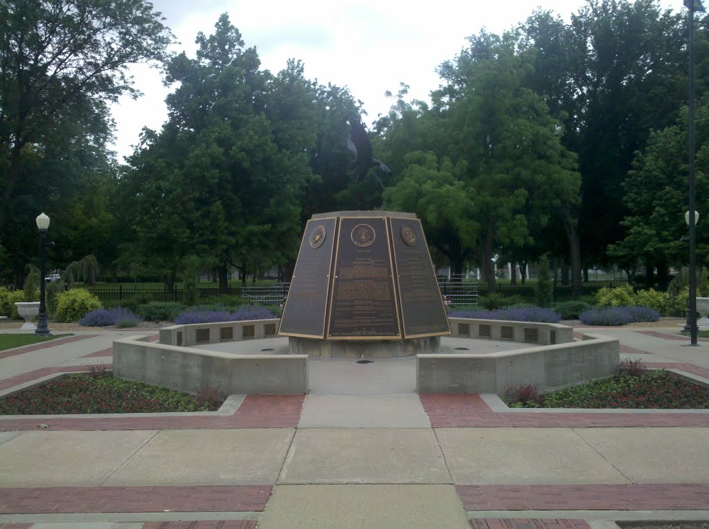 Saline County War Memorial by charles1986