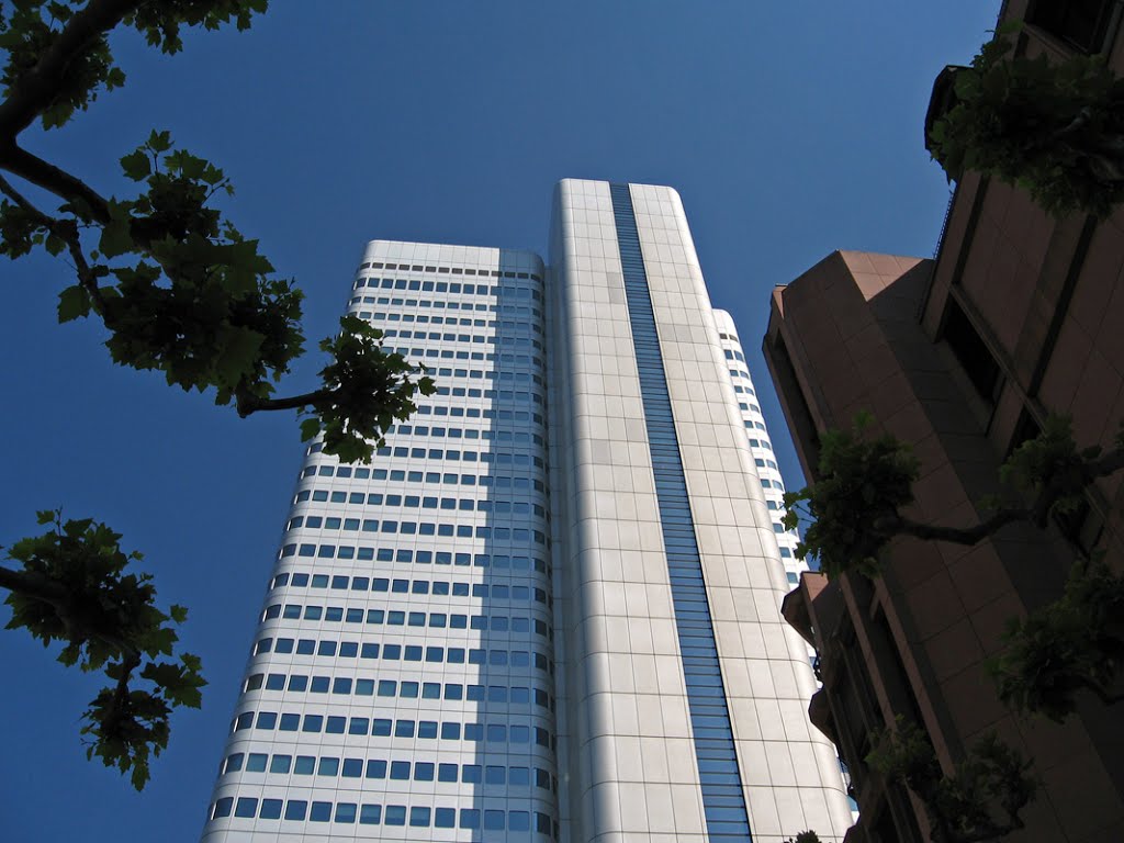 Frankfurter Skyline - Silberturm - ABB Architekten. by R.F.Rumbao