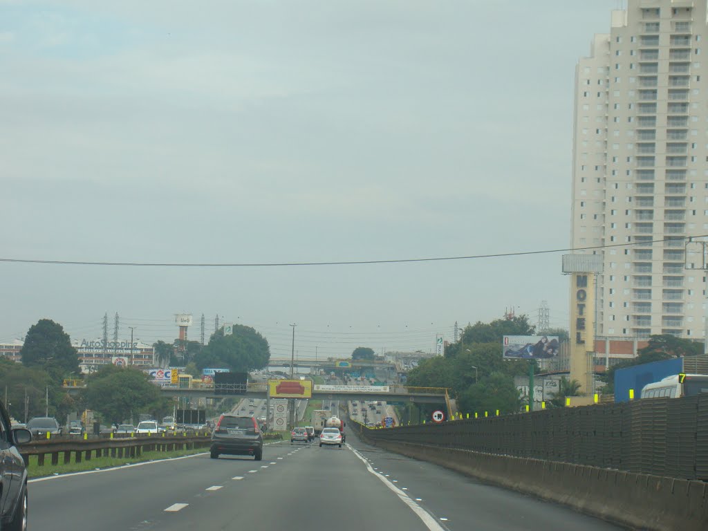 Dutra região de Guarulhos, fotografado por Silvio Alves by sasantos2002@gmail.com