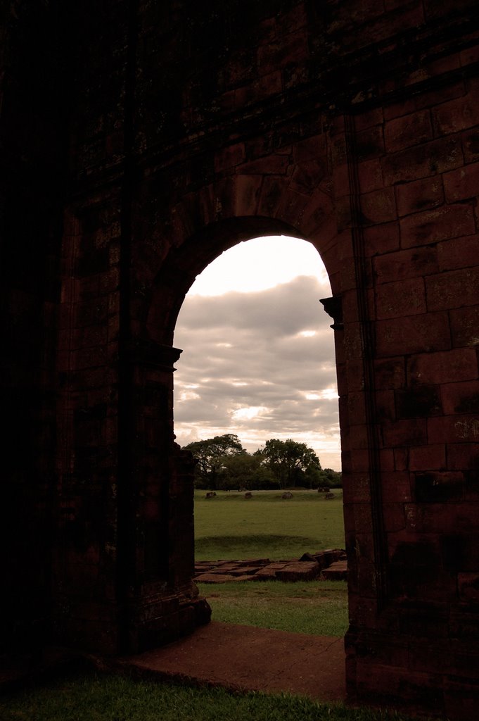 Arco Ruinas Igreja de Sao Miguel by andredornelles