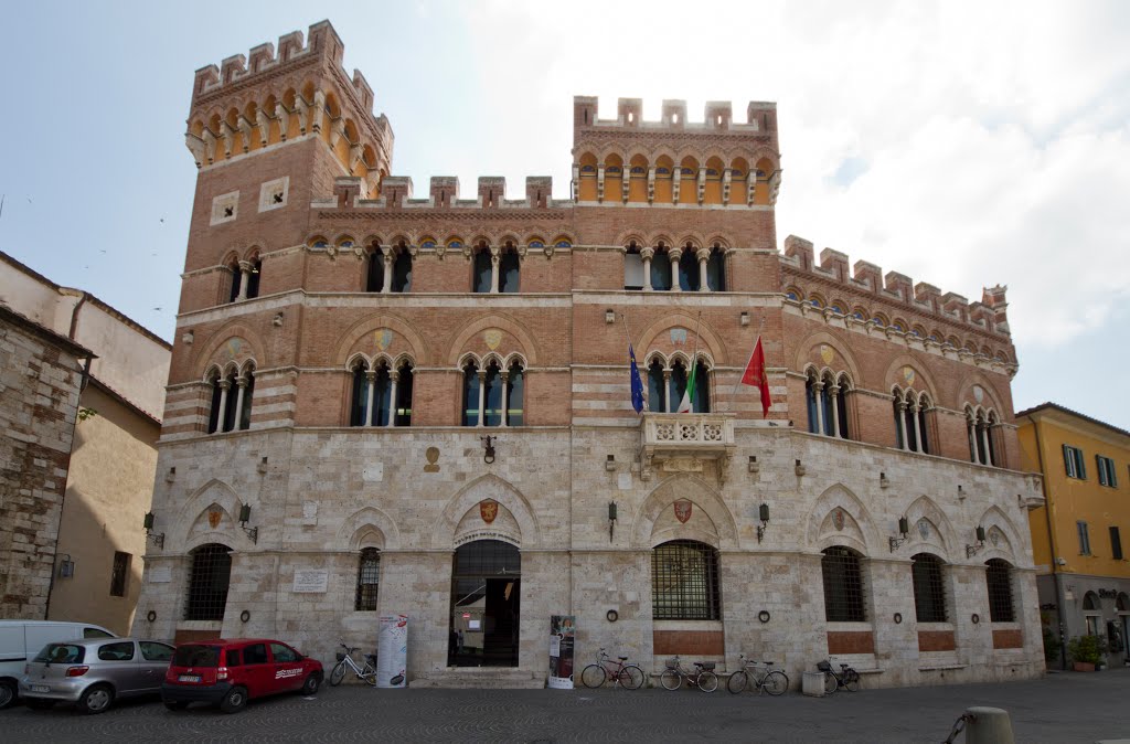 Palazza Aldobrandeschi, Grosseto, Italy by trolvag