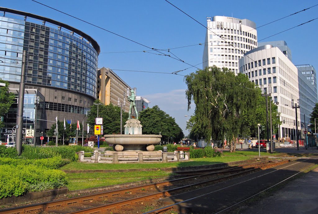 Frankfurt - Merkurbrunnen. by R.F.Rumbao