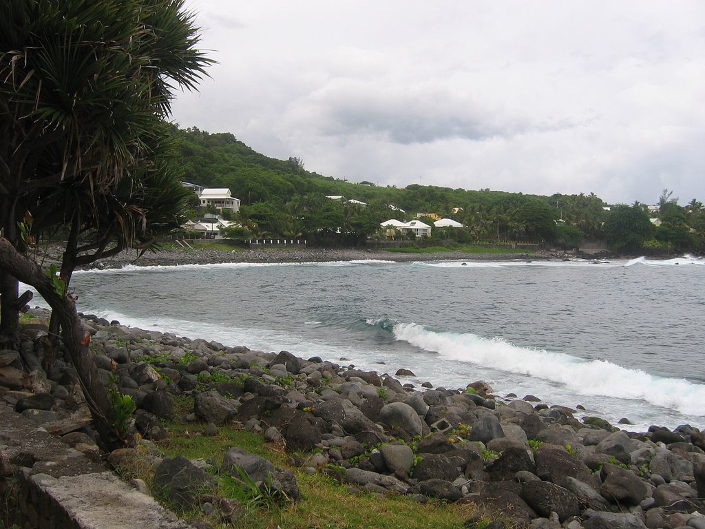 Manapany par temps de pluie by Christine Girault