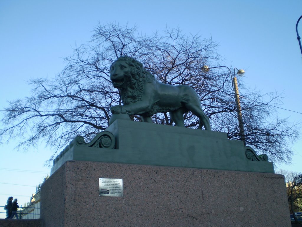 Lion Sculpture by lyatavskiy