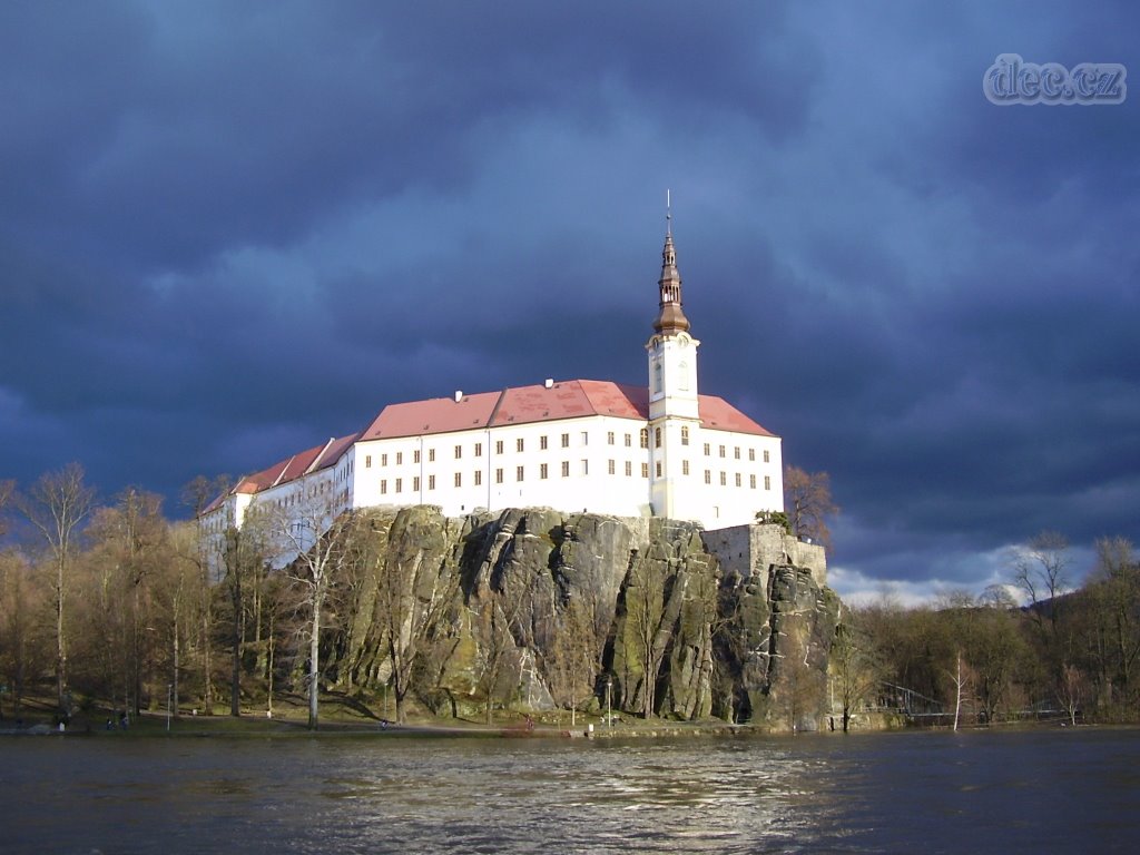 Děčín, Czech Republic by petrpuzjak