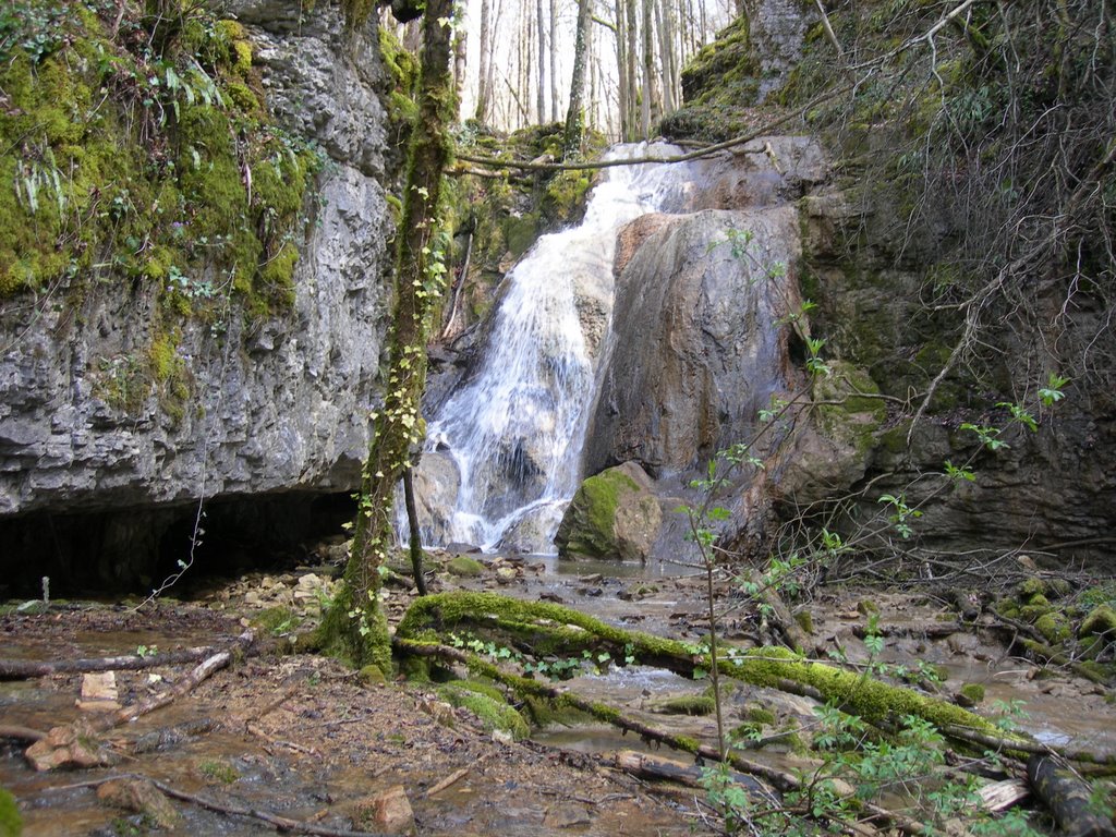 Première cascade du bief de l'Oeil de Boeuf by gengavignet