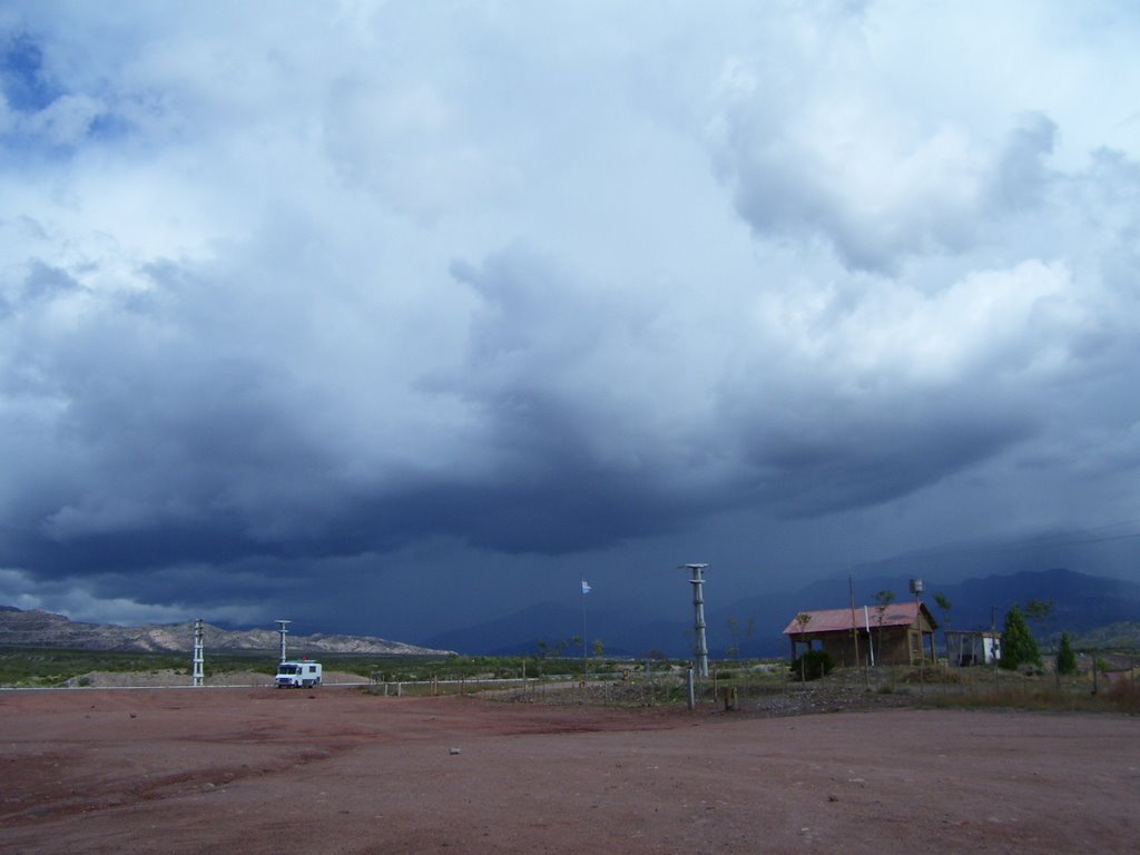 nubes de tormenta sobre potrerillos by javiergeselle