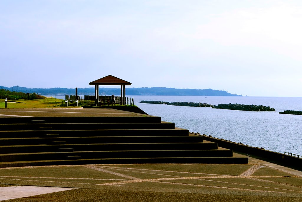 Sea viewing platform at Hizue,Front House　日末町の展望台 （ふれあい健康広場） by paleblue49