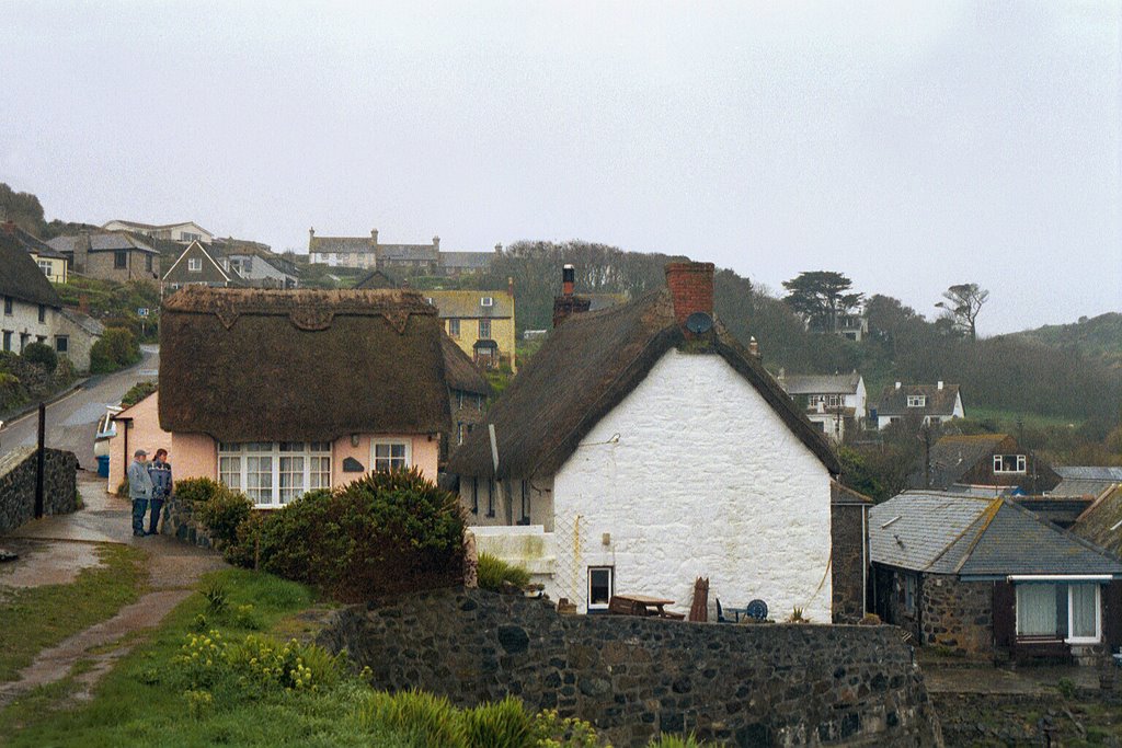 Pink house in Cadgwith by VKeith