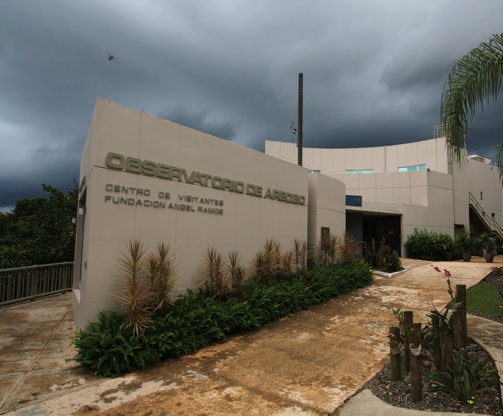 Observatorio de Arecibo, el mas grande del mundo. by Ricardo David Jusino