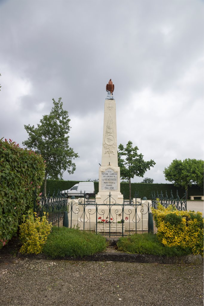 Monument aux Morts de LA GÉNÉTOUZE - 17360 by Pierre THIBAULT