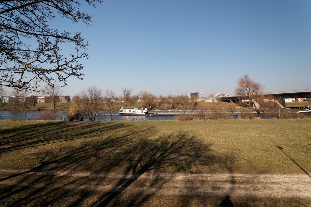 Regensburg - Wöhrdstraße - View NNE on Nibelungen Bridge by txllxt