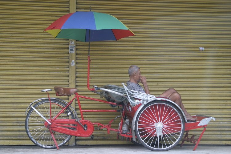 Waiting for clients by Quique Morrique