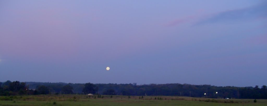 Moon set on a fall morning at TCMS by vee_dog