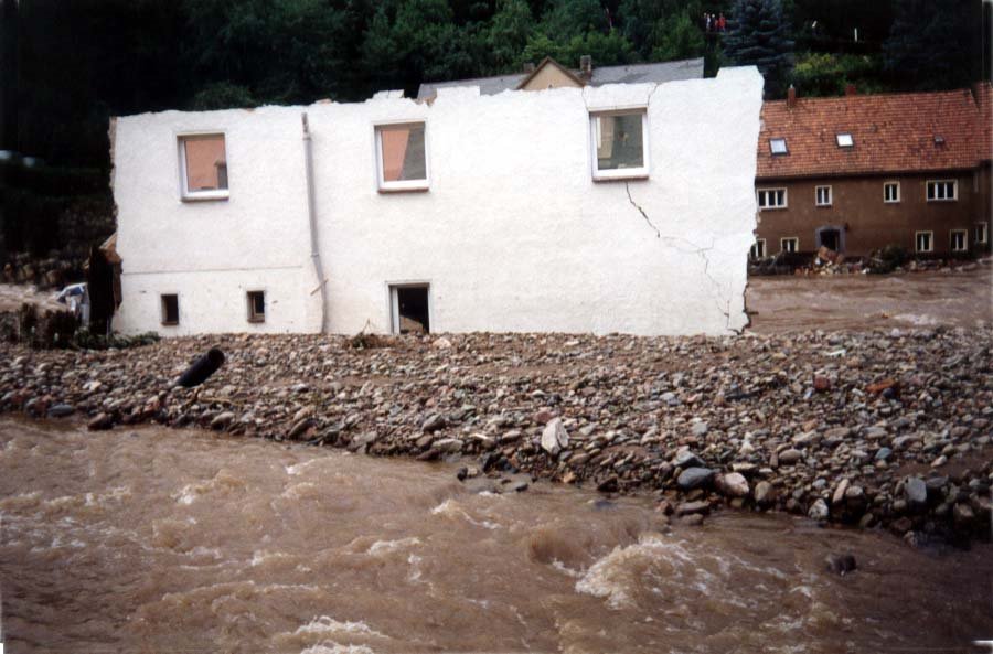 Flut,Weesenstein/Deutschland by Staff Milo