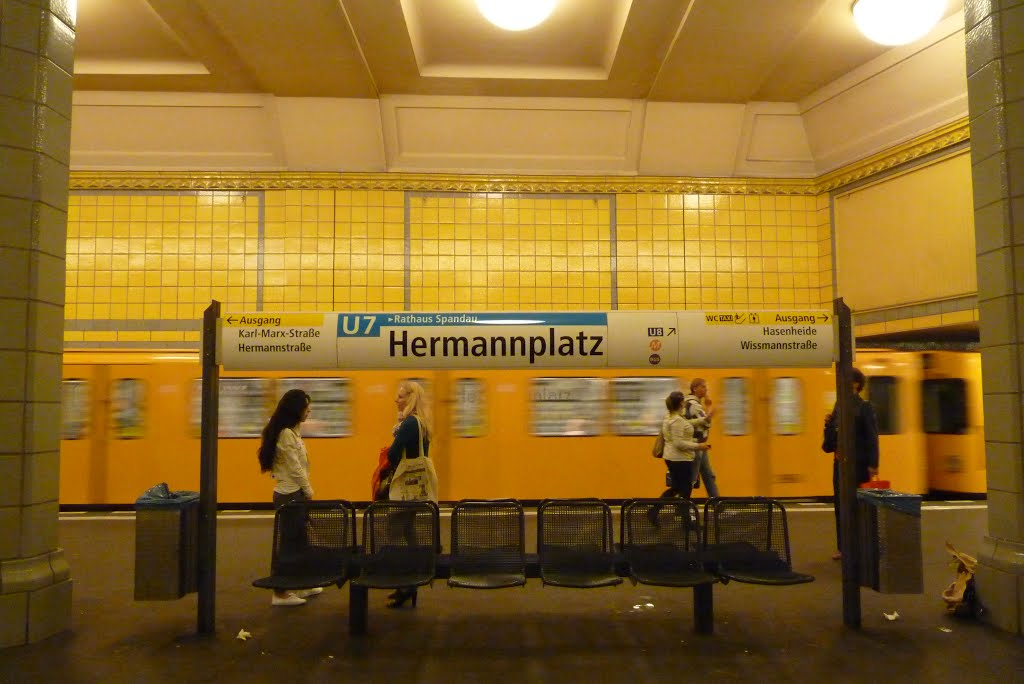 U-Bahnhof Hermannplatz by Sven Mueller