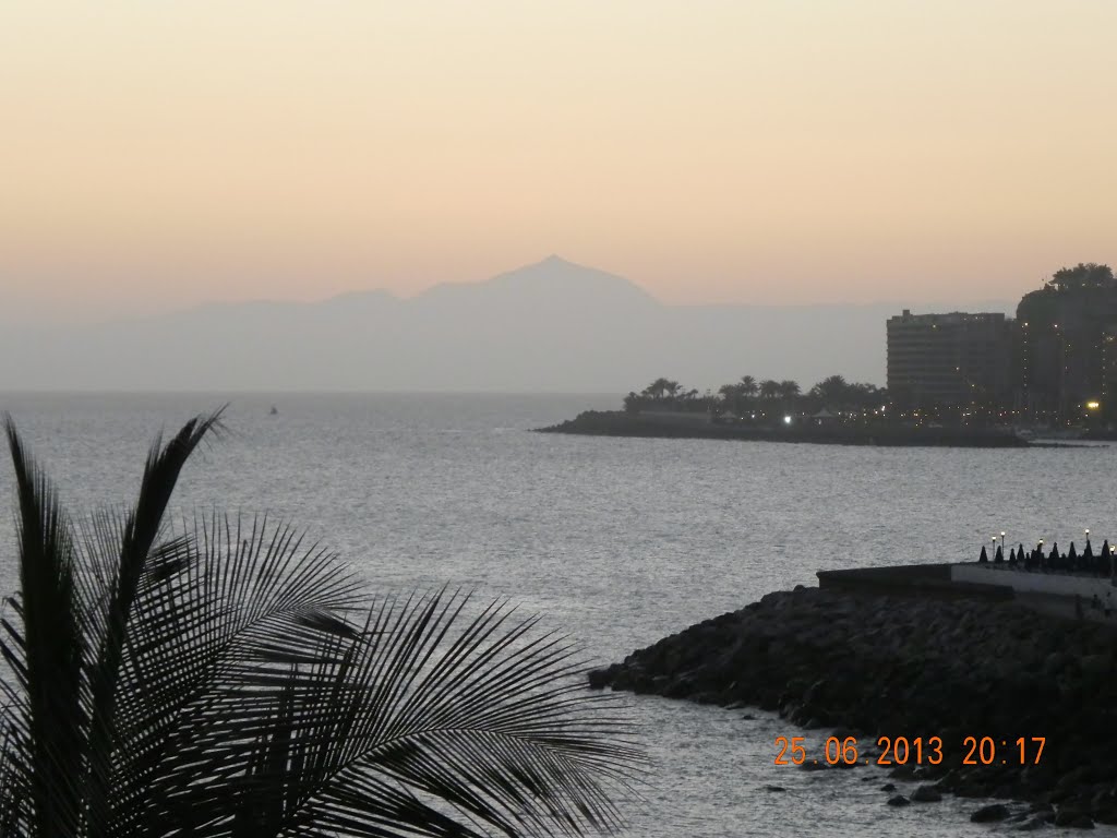 Sunset sur l'ile Tenerife by the tourist