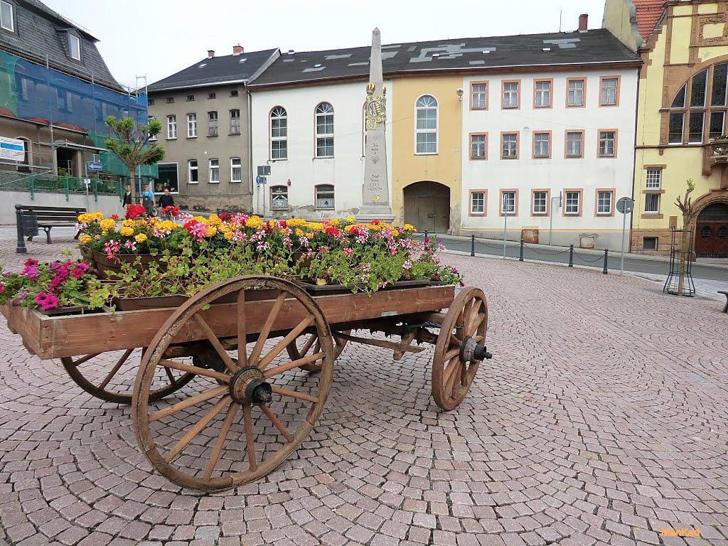 Auf dem * Marktplatz von Auma * im Juni 2013 by Mankad