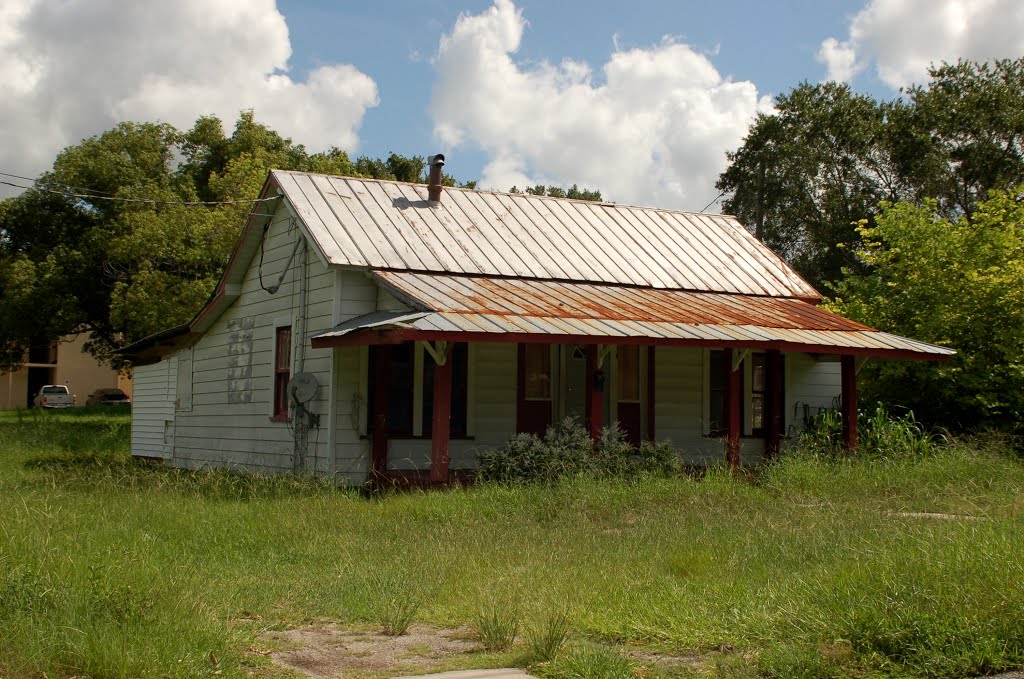 House on E Bullard Avenue, Lake Wales, FL by Scotch Canadian