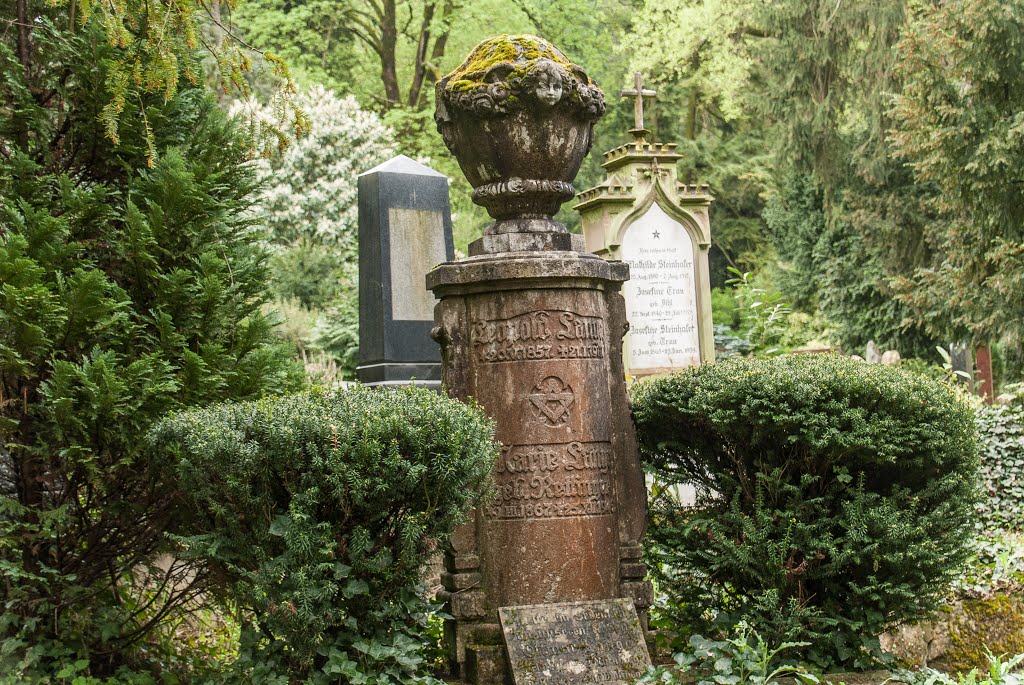 Bergfriedhof by Gargolla