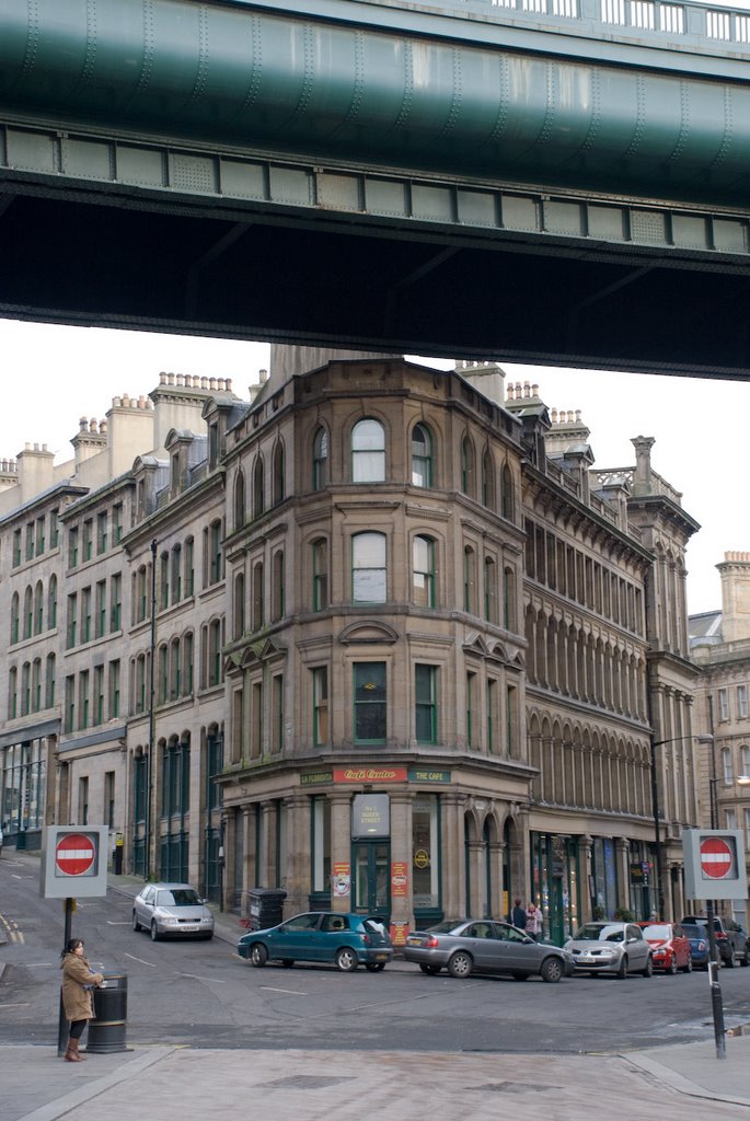 Side Street, Tyne Bridge by ivc