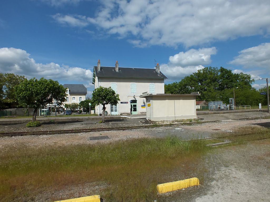 Gare de Gramat by Yann LESELLIER