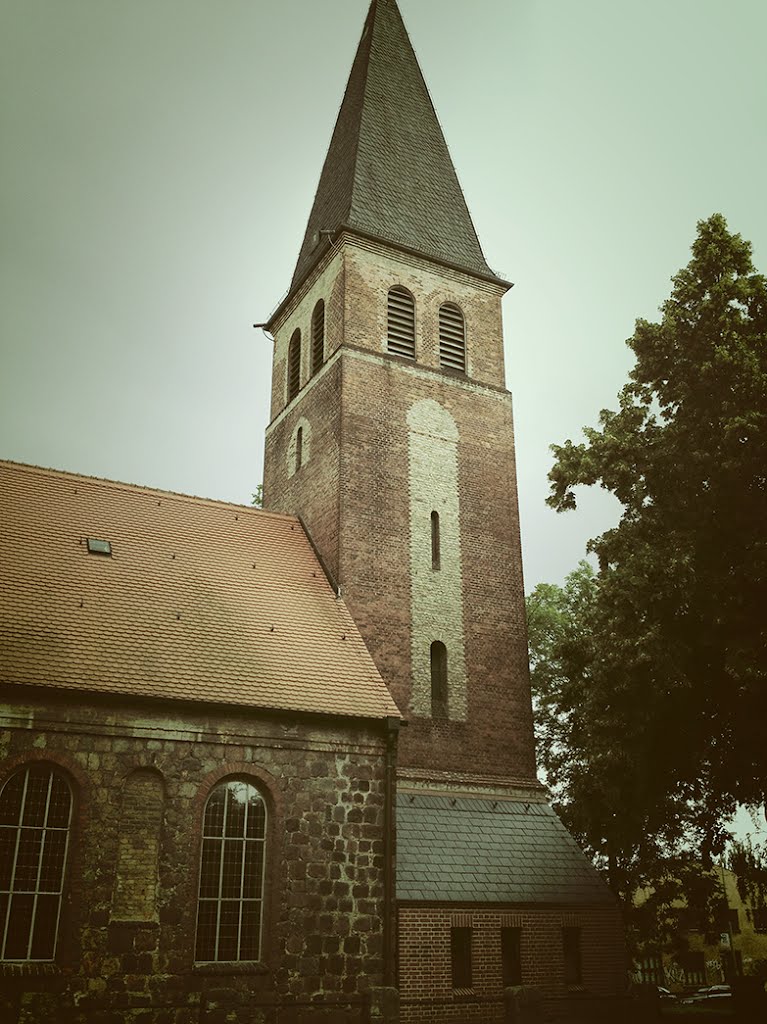 Kirche in Alt-Biesdorf by eMac_man