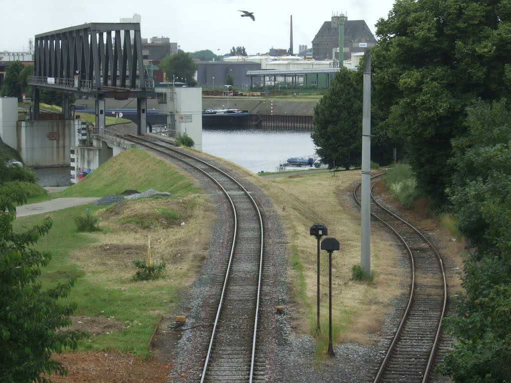 Sperrsignal E und Hubbrücke by Hurrug