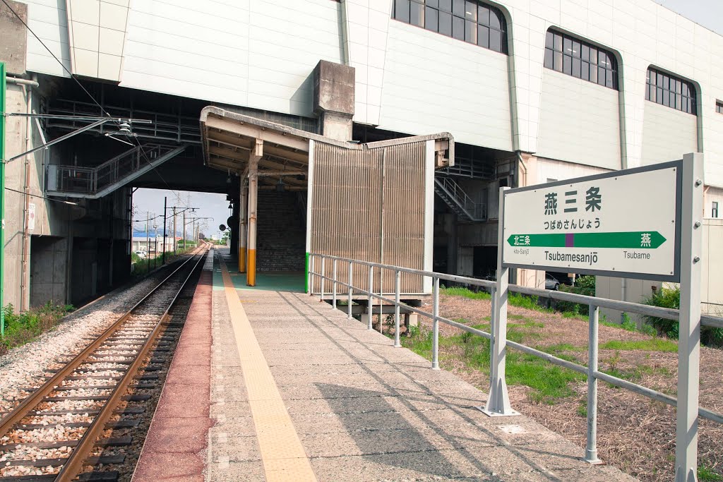 燕三条駅ホーム風景　JR弥彦線　新潟県燕市 by nyanta2030