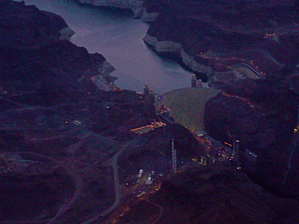 Hoover Dam at dawn by brisvegans