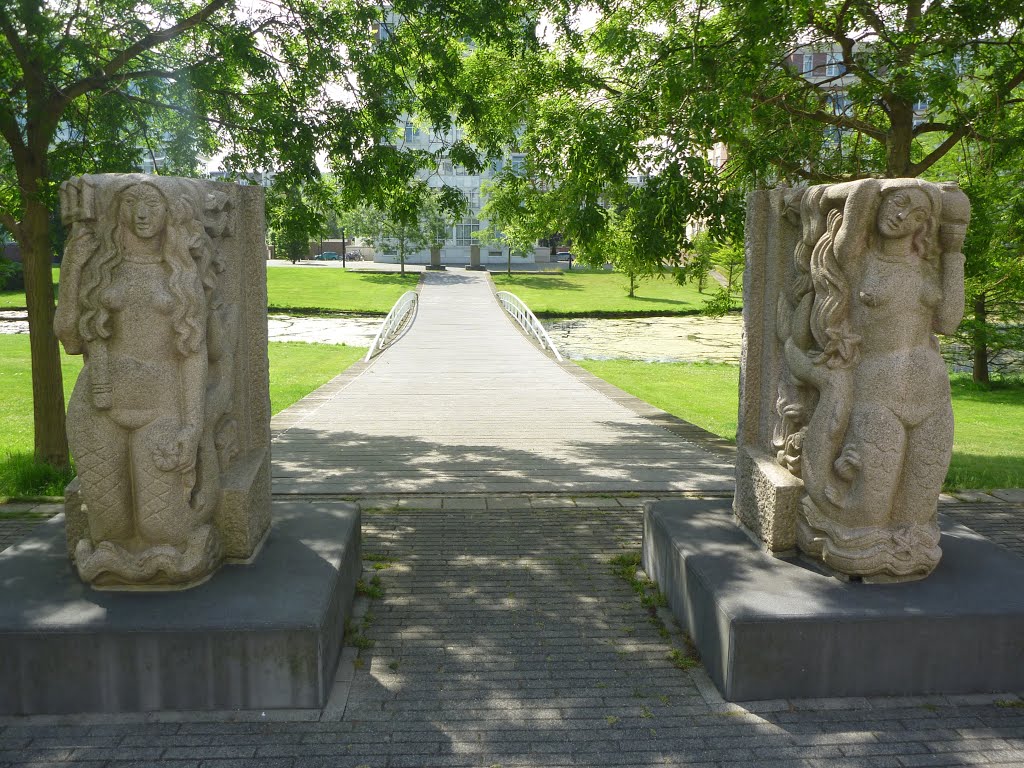 Burg. de Monchypark , Bridge and sculptures by Mart61