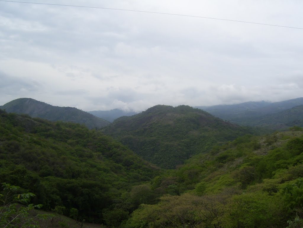 Montañas en Granados, Baja Verapáz by Jaime Ponce Guay