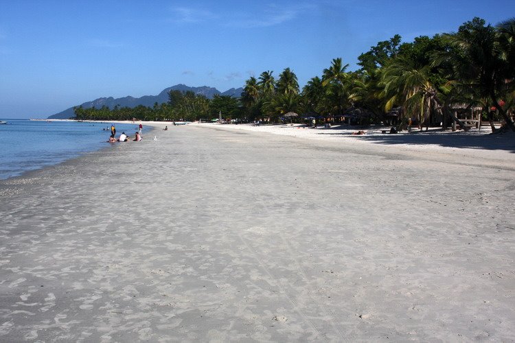 Cenang Beach by Quique Morrique