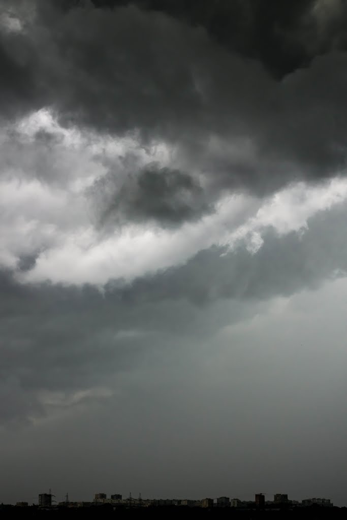 Dark clouds. Thunderstorm II by Andrey Velichko