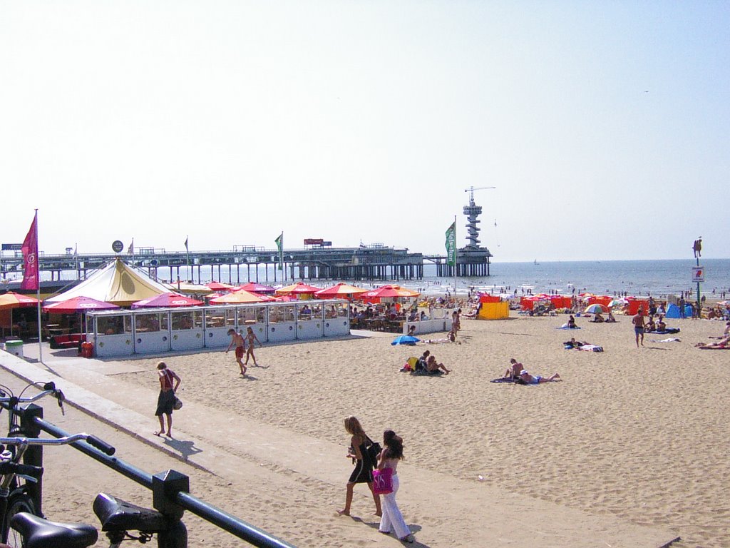 Scheveningen Pier, Den Haag by Ralf Steib